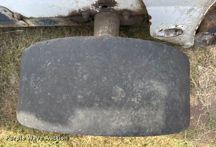 image for item DZ8924 2004 Bobcat S300 skid steer loader