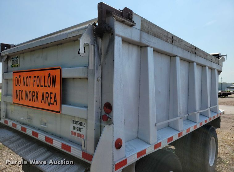 image for item EA2480 1994 Brady Truck Equip end dump pup trailer