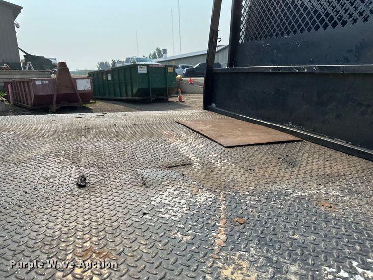 image for item EB2810 2004 GMC C4500 Crew Cab flatbed truck