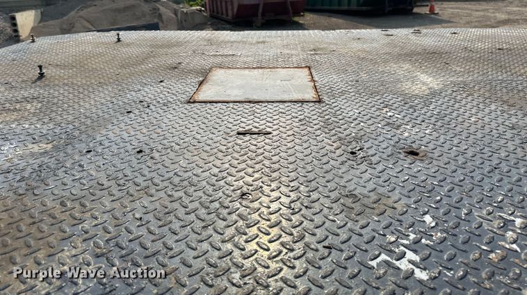 image for item EB2810 2004 GMC C4500 Crew Cab flatbed truck