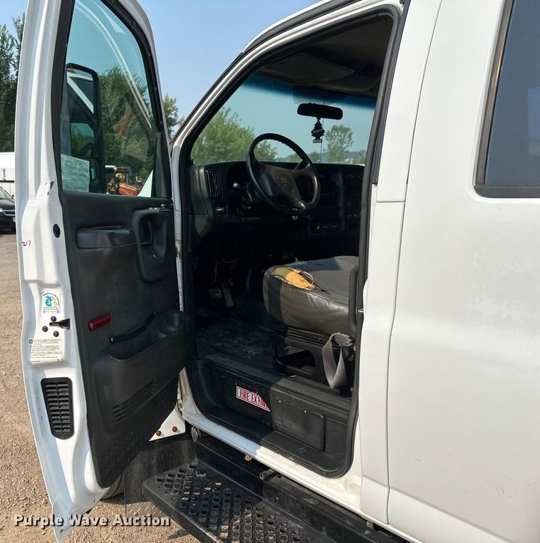 image for item EB2810 2004 GMC C4500 Crew Cab flatbed truck