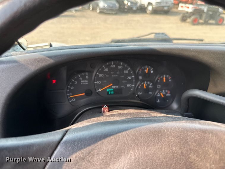 image for item EB2810 2004 GMC C4500 Crew Cab flatbed truck