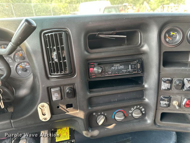 image for item EB2810 2004 GMC C4500 Crew Cab flatbed truck