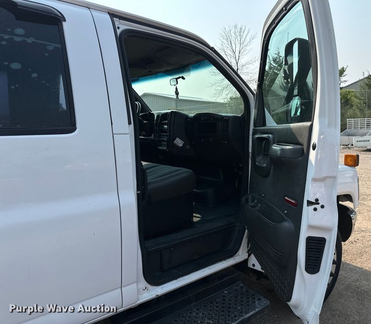 image for item EB2810 2004 GMC C4500 Crew Cab flatbed truck