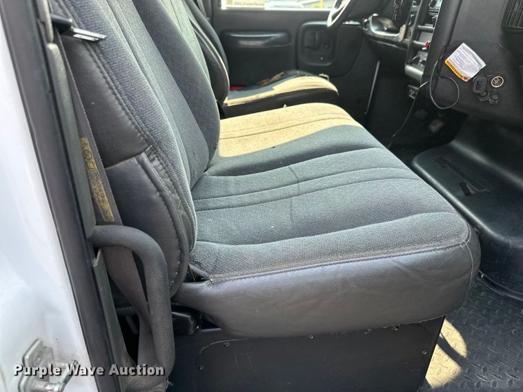 image for item EB2810 2004 GMC C4500 Crew Cab flatbed truck