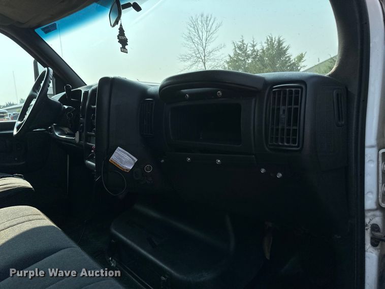 image for item EB2810 2004 GMC C4500 Crew Cab flatbed truck