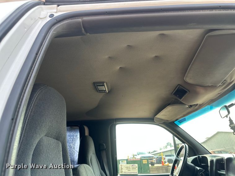 image for item EB2810 2004 GMC C4500 Crew Cab flatbed truck