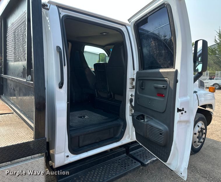 image for item EB2810 2004 GMC C4500 Crew Cab flatbed truck