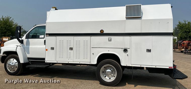 image for item EB2812 2007 GMC C5500 utility / service truck