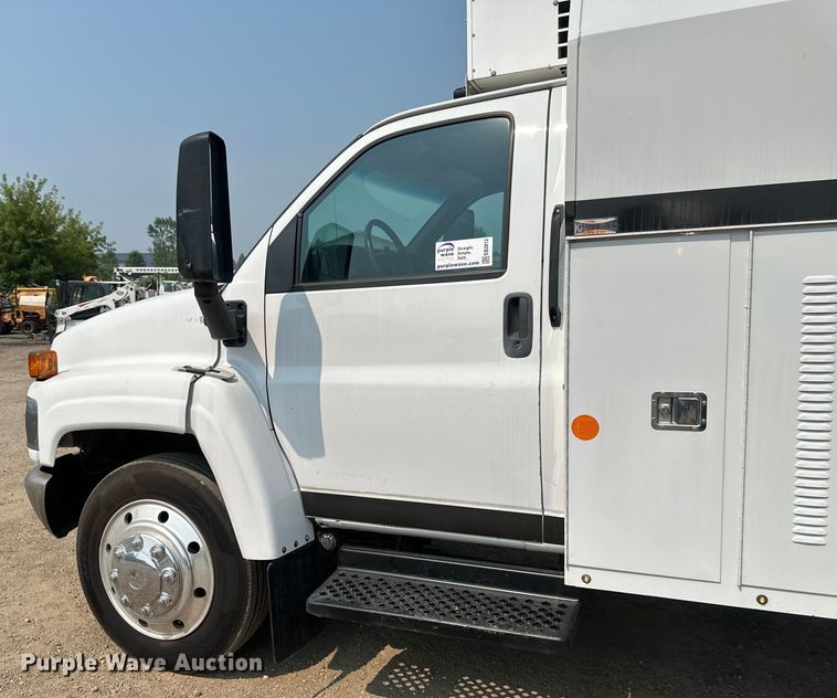 image for item EB2812 2007 GMC C5500 utility / service truck