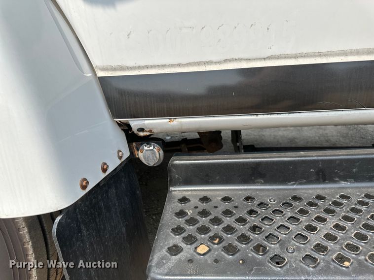 image for item EB2812 2007 GMC C5500 utility / service truck