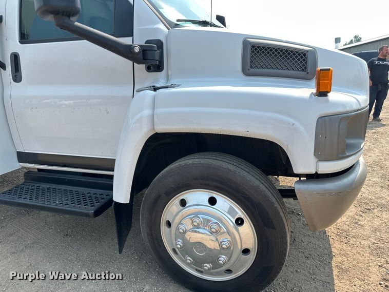 image for item EB2812 2007 GMC C5500 utility / service truck