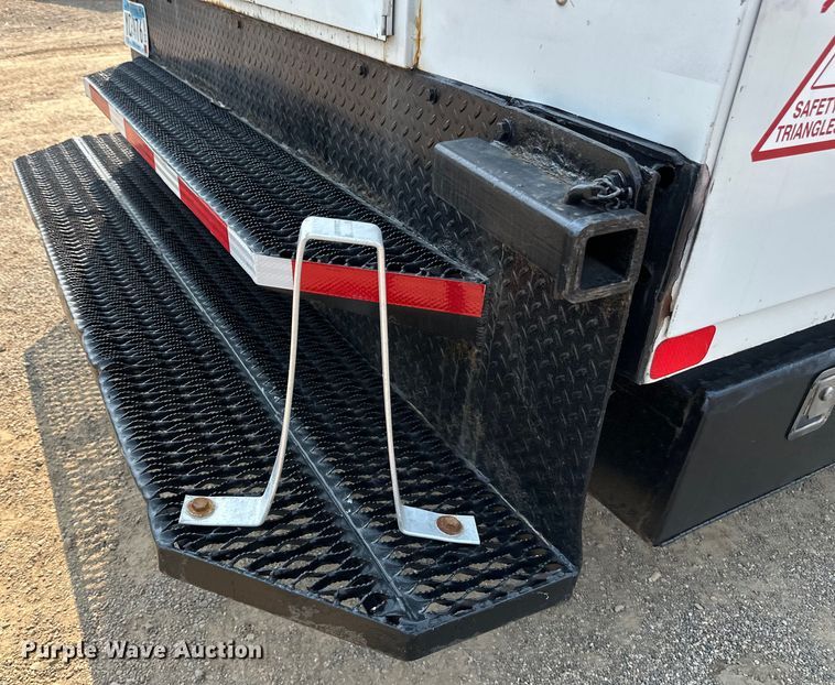 image for item EB2812 2007 GMC C5500 utility / service truck