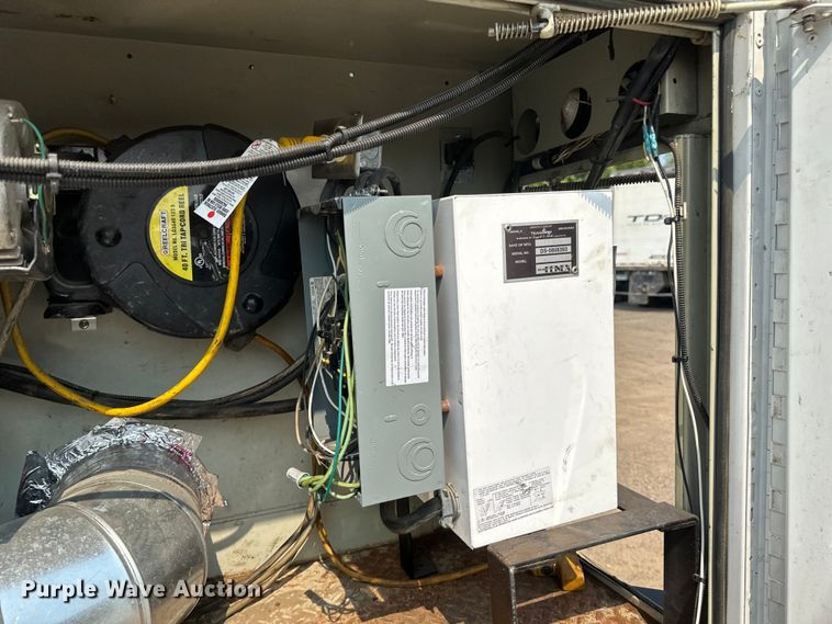 image for item EB2812 2007 GMC C5500 utility / service truck