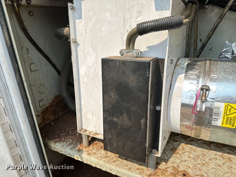 image for item EB2812 2007 GMC C5500 utility / service truck