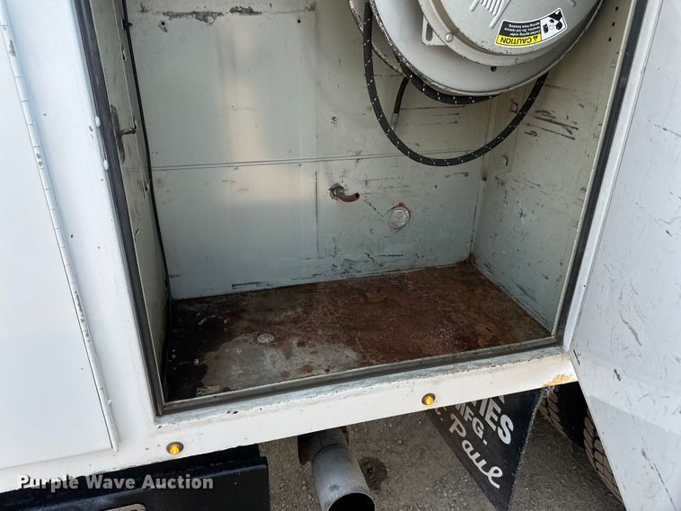 image for item EB2812 2007 GMC C5500 utility / service truck