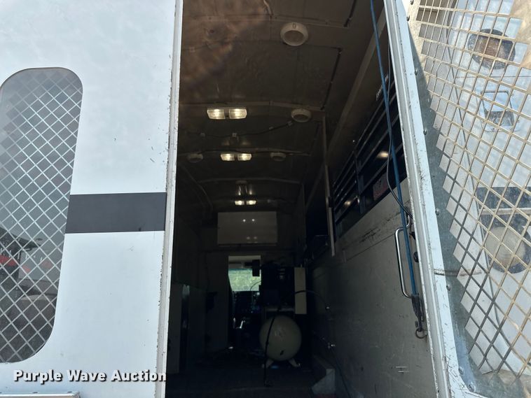 image for item EB2812 2007 GMC C5500 utility / service truck