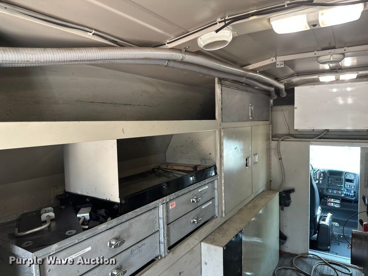 image for item EB2812 2007 GMC C5500 utility / service truck