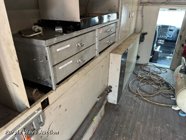 image for item EB2812 2007 GMC C5500 utility / service truck