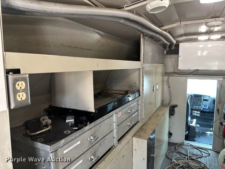 image for item EB2812 2007 GMC C5500 utility / service truck