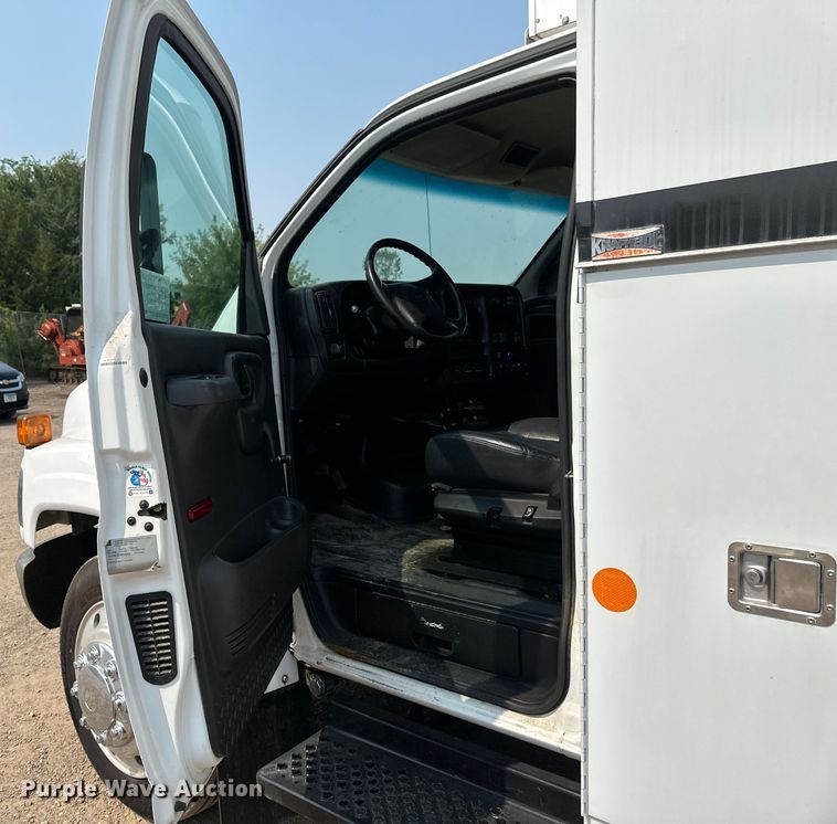 image for item EB2812 2007 GMC C5500 utility / service truck