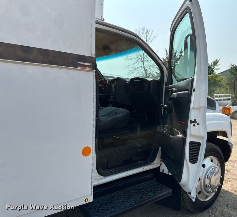 image for item EB2812 2007 GMC C5500 utility / service truck