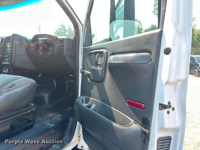image for item EB2812 2007 GMC C5500 utility / service truck