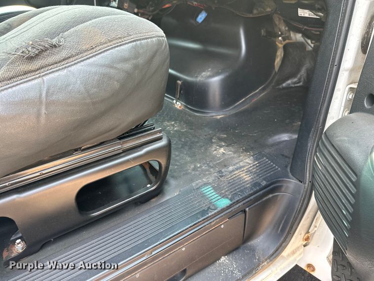 image for item EB2812 2007 GMC C5500 utility / service truck