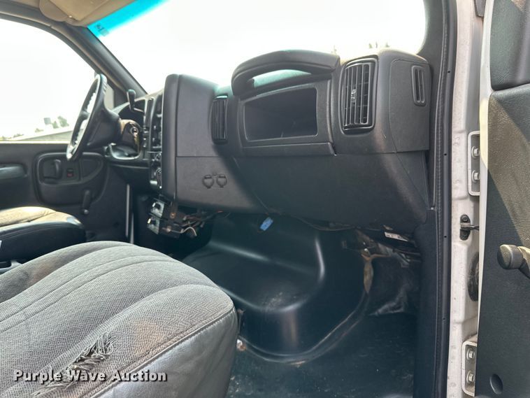 image for item EB2812 2007 GMC C5500 utility / service truck