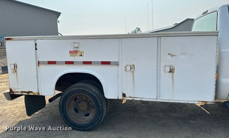 image for item EB2814 1999 Ford F550 utility / service truck