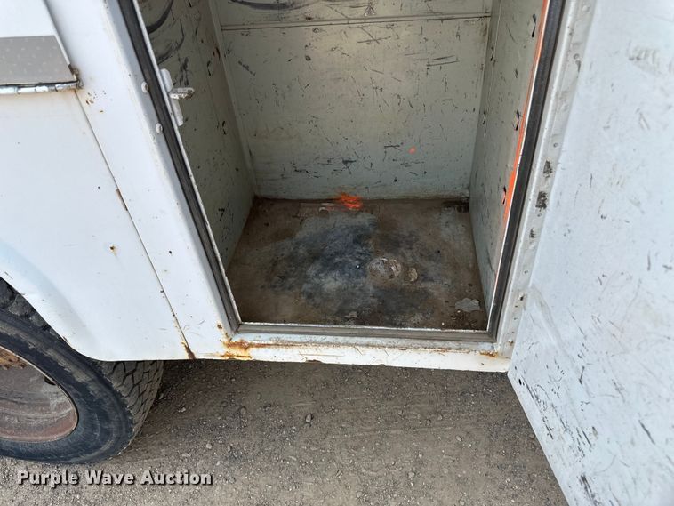 image for item EB2814 1999 Ford F550 utility / service truck