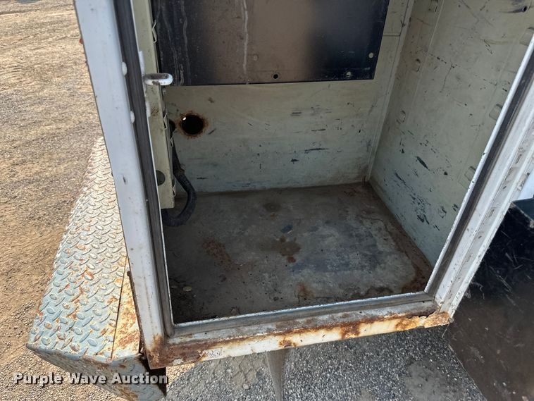 image for item EB2814 1999 Ford F550 utility / service truck