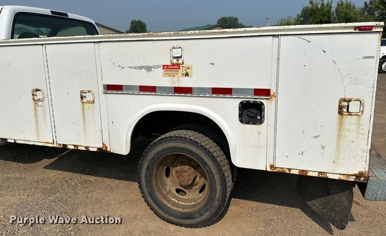 image for item EB2814 1999 Ford F550 utility / service truck