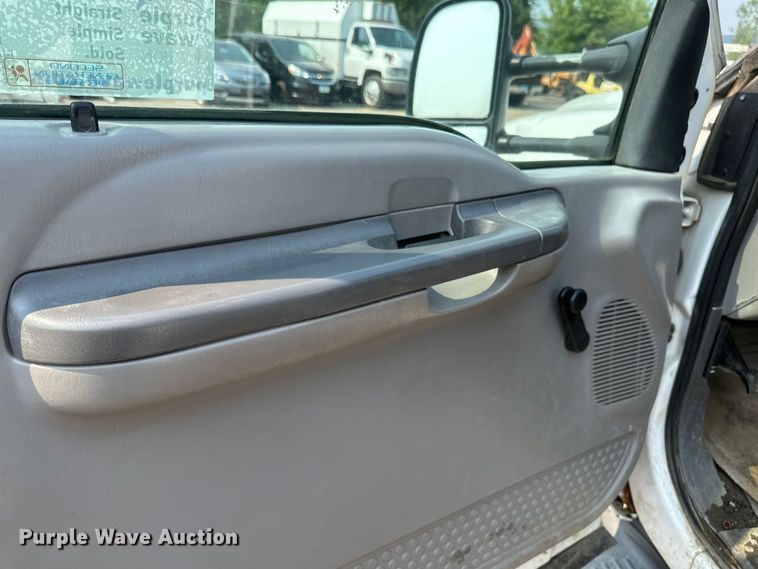 image for item EB2814 1999 Ford F550 utility / service truck