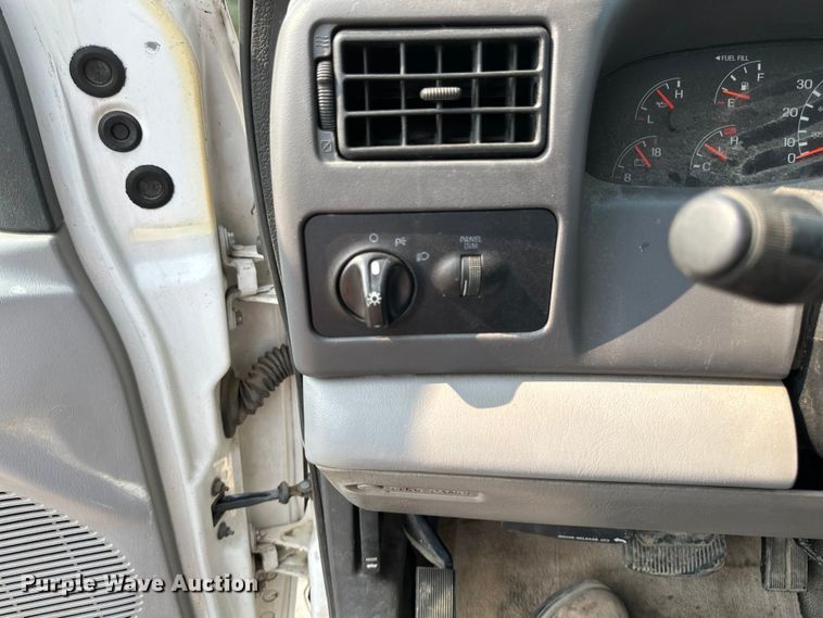 image for item EB2814 1999 Ford F550 utility / service truck