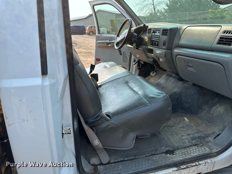 image for item EB2814 1999 Ford F550 utility / service truck