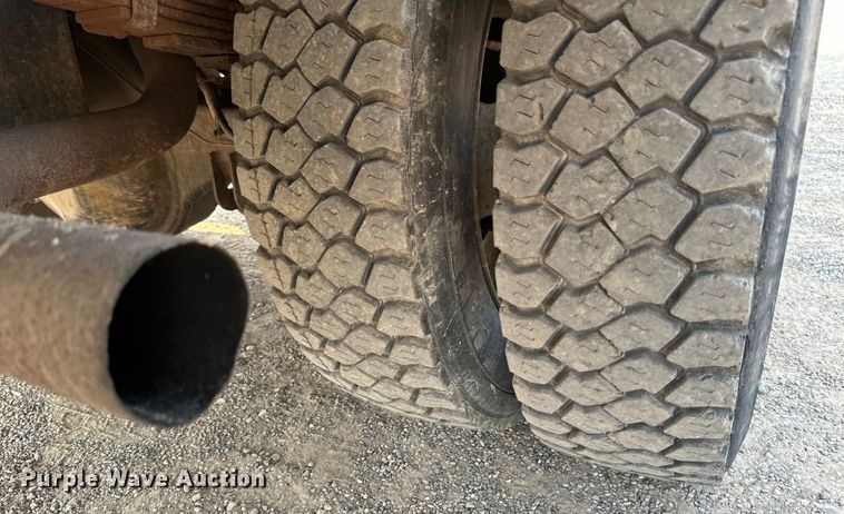 image for item EB2814 1999 Ford F550 utility / service truck