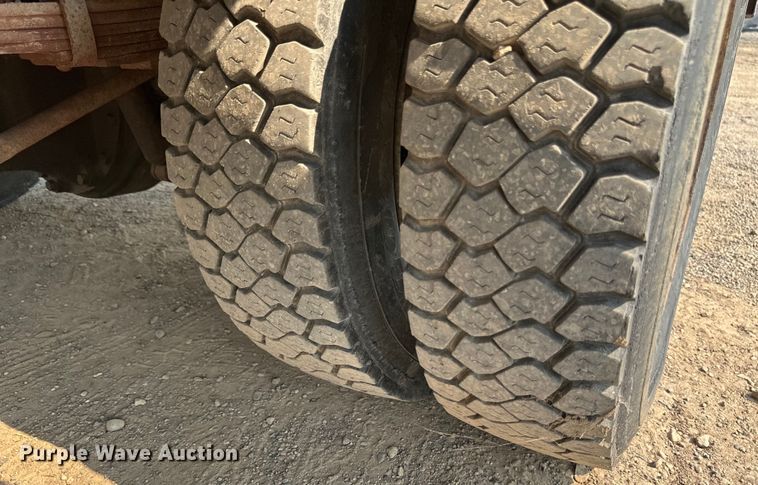 image for item EB2814 1999 Ford F550 utility / service truck