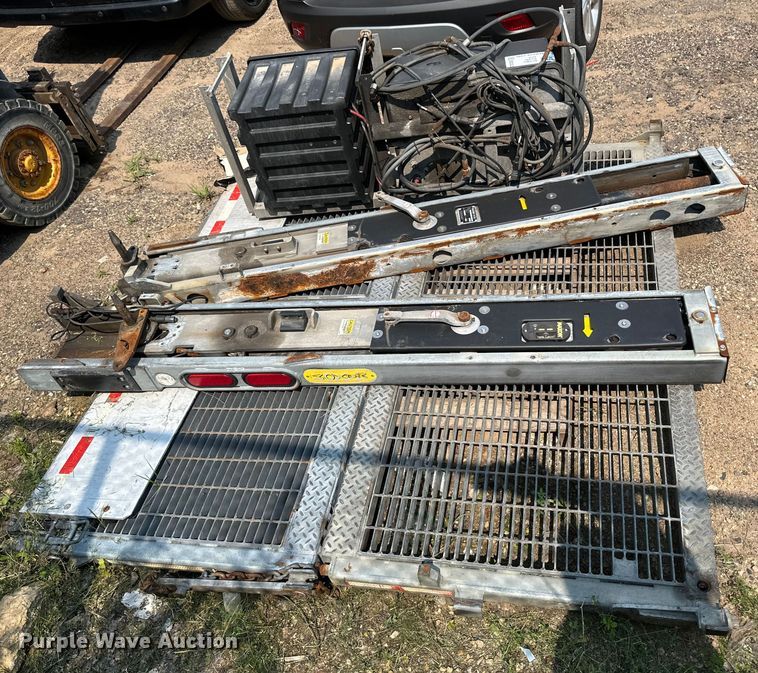 image for item EB2822 Maxxon BMRW lift gate