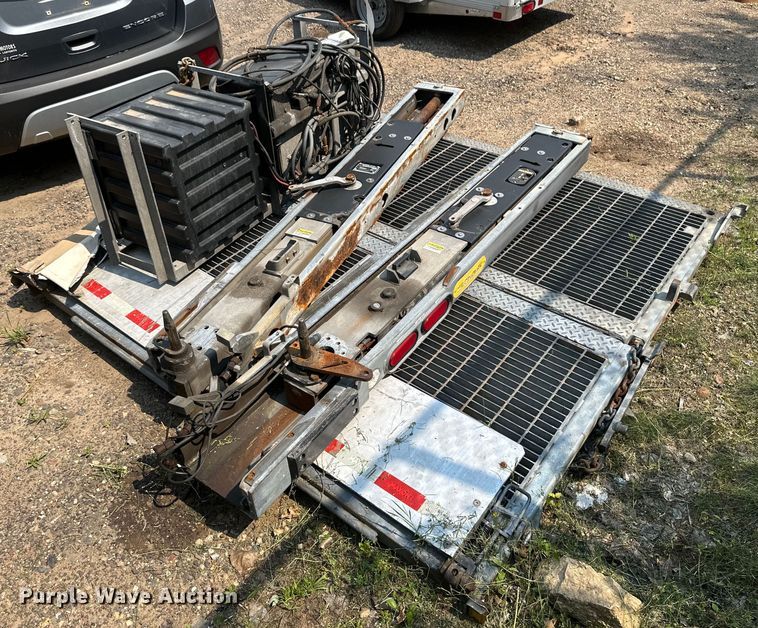 image for item EB2822 Maxxon BMRW lift gate