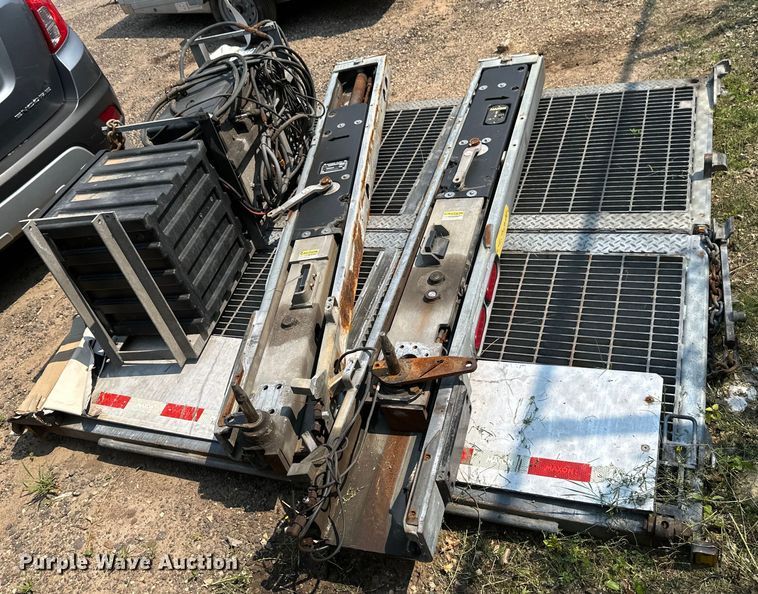 image for item EB2822 Maxxon BMRW lift gate