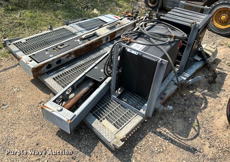 image for item EB2822 Maxxon BMRW lift gate