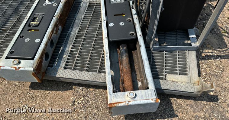 image for item EB2822 Maxxon BMRW lift gate