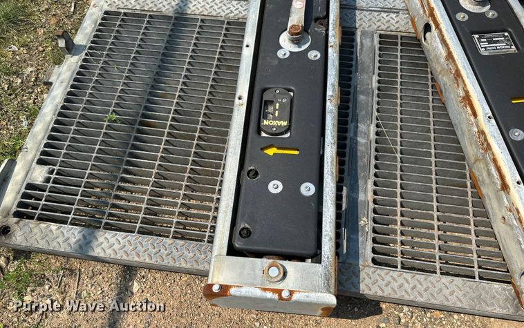 image for item EB2822 Maxxon BMRW lift gate