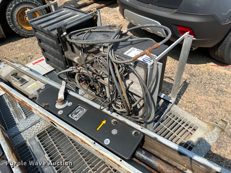 image for item EB2822 Maxxon BMRW lift gate