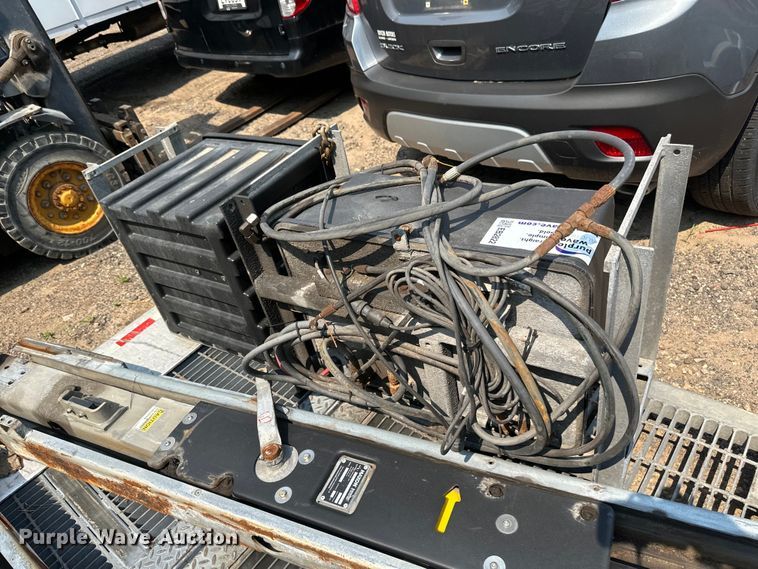 image for item EB2822 Maxxon BMRW lift gate