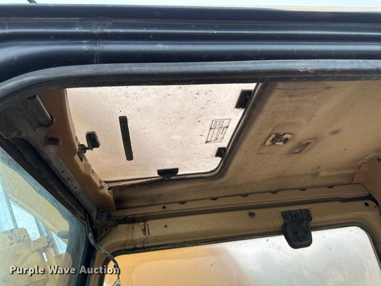 image for item EB2826 1995 Caterpillar 325L excavator