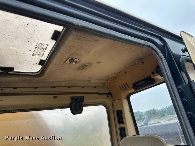 image for item EB2826 1995 Caterpillar 325L excavator