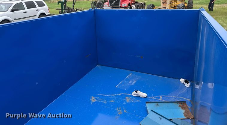 image for item EB2831 Roll-off dumpster