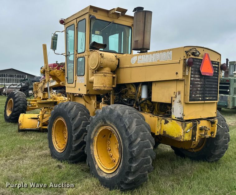 image for item EB2832 1987 Champion 720A motor grader